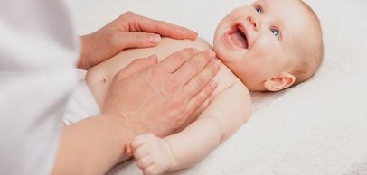 Massage bébé : les Fondamentaux