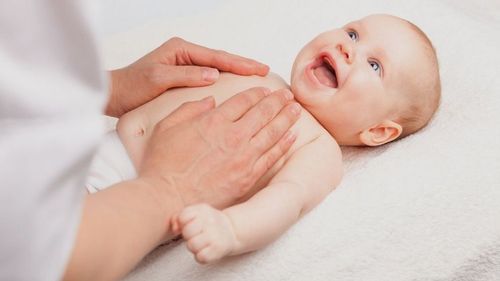 Massage bébé : les Fondamentaux