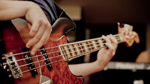 Skilleos  🎸 Apprendre à jouer de la guitare jazz manouche en ligne