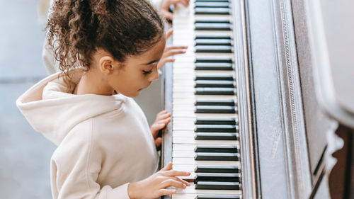 Skilleos  🎼 Apprendre à jouer du piano pour enfants (0-6 ans) en ligne