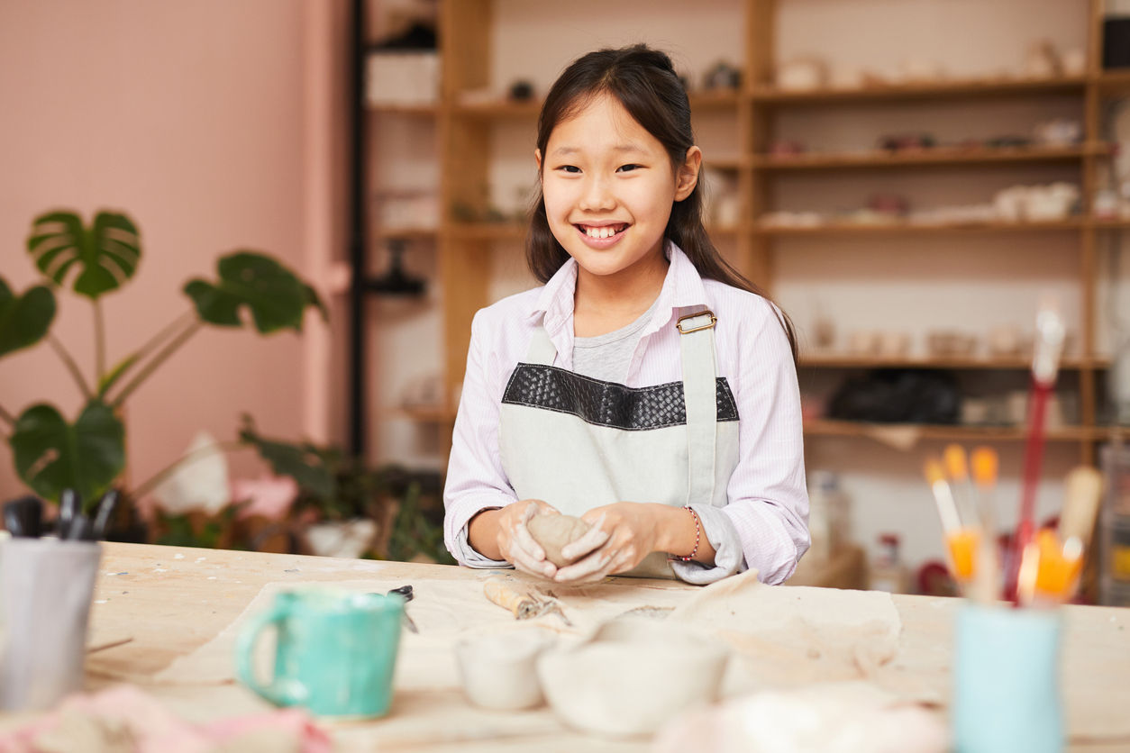 Initiation à la poterie pour les enfants - Apprendre les techniques de poterie et stimuler la créativité des enfants